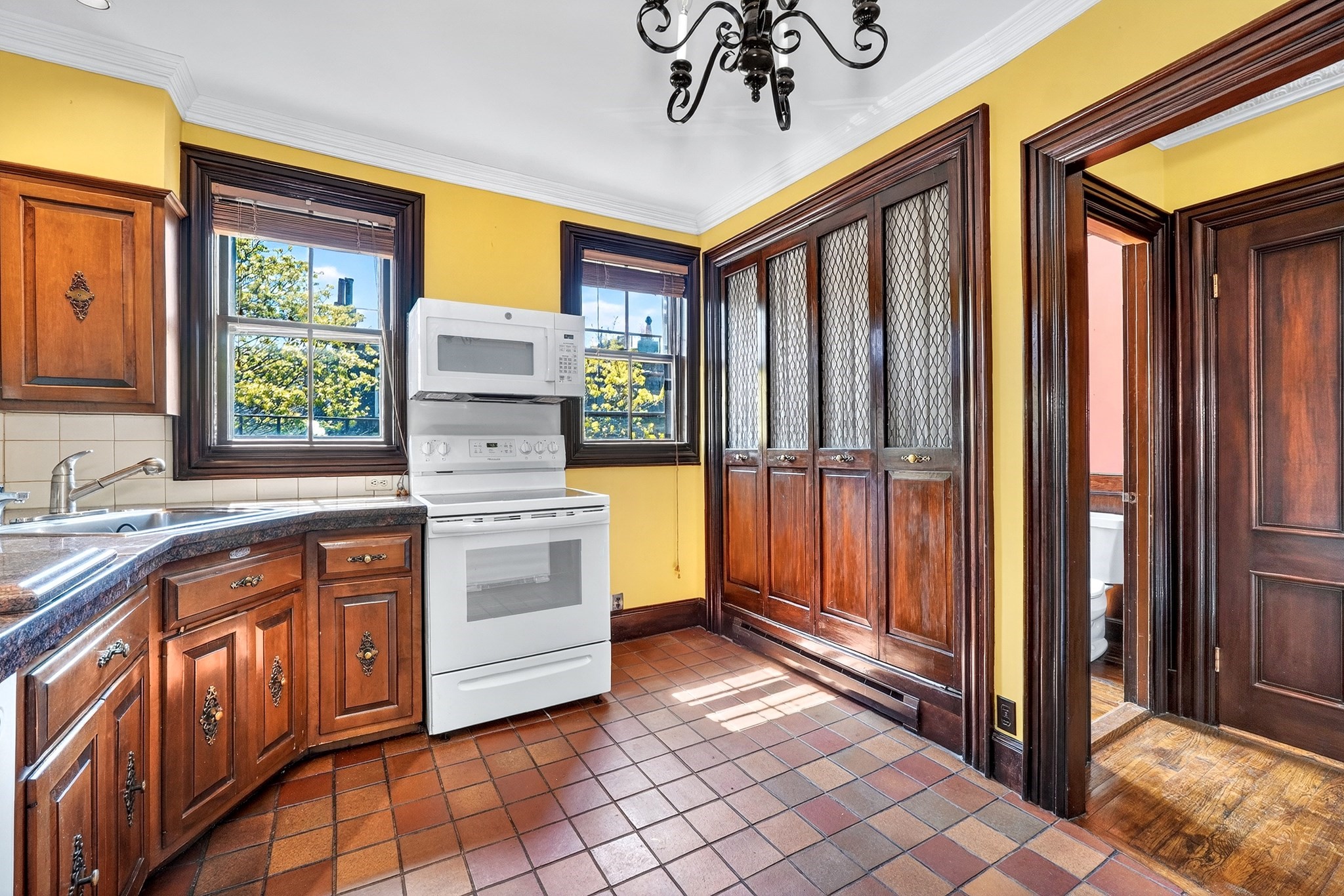 110 Appleton St Property Photo 19