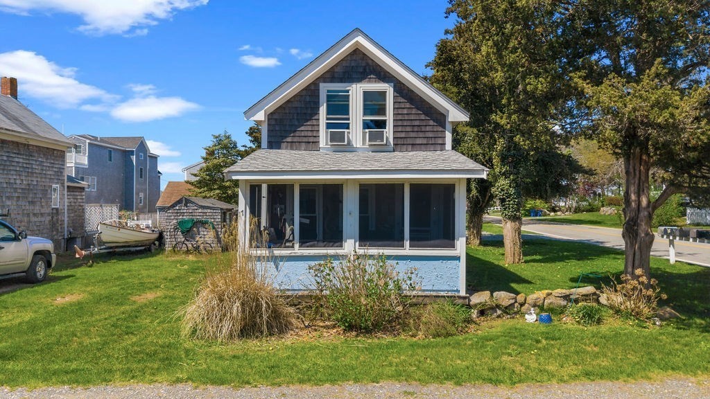 17 Island St Property Photo 3
