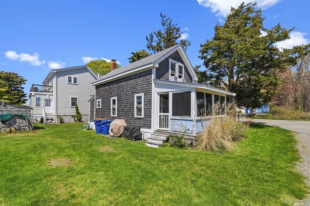 17 Island St Property Photo 4