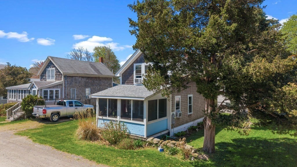 17 Island St Property Photo 5