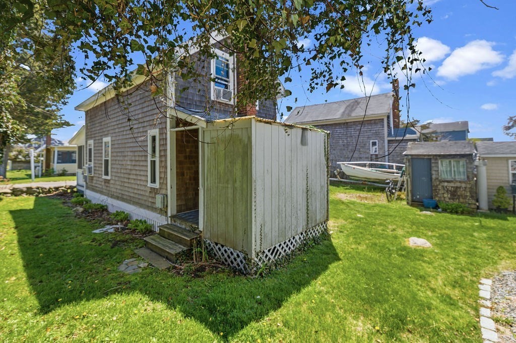 17 Island St Property Photo 6