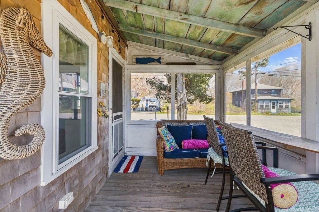 17 Island St Property Photo 8