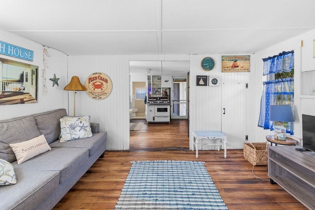 17 Island St Property Photo 9