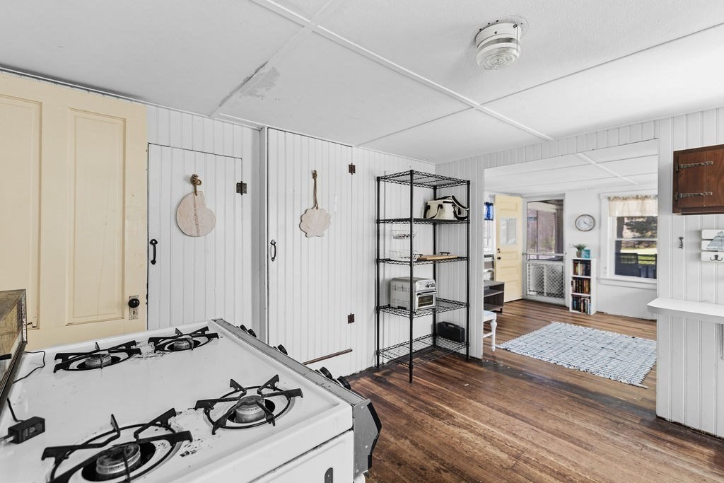 17 Island St Property Photo 15