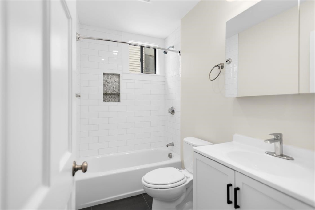 33 Browning Ave # 2 Property Photo 4