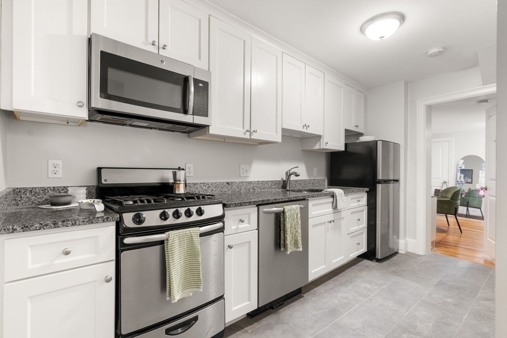 62 West Cedar St # G Property Photo 1