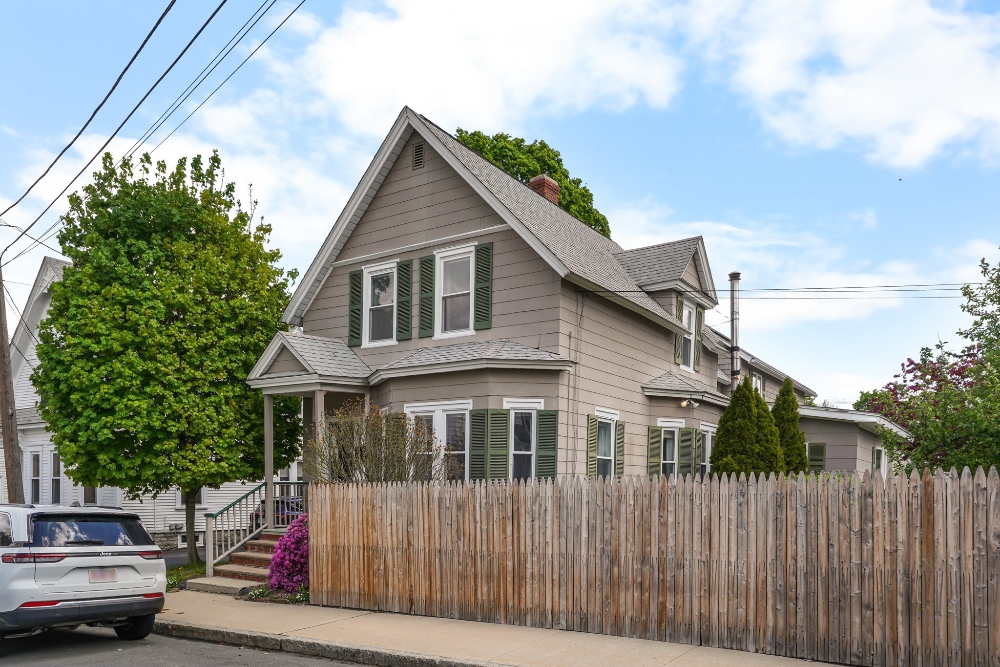 122 S Walker St Property Photo 1