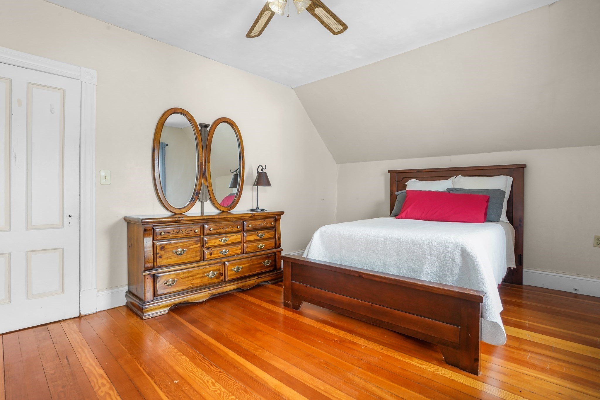 122 S Walker St Property Photo 3