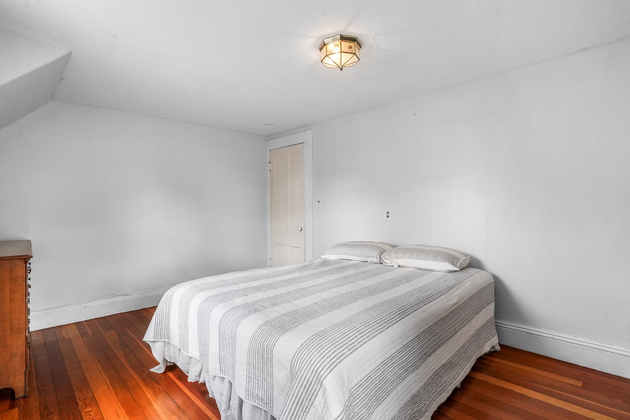 122 S Walker St Property Photo 4