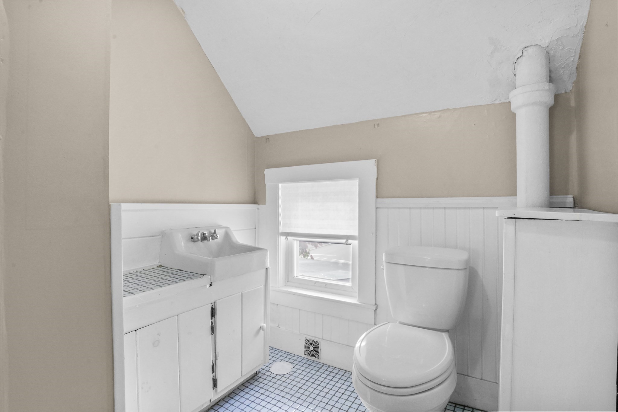 122 S Walker St Property Photo 5