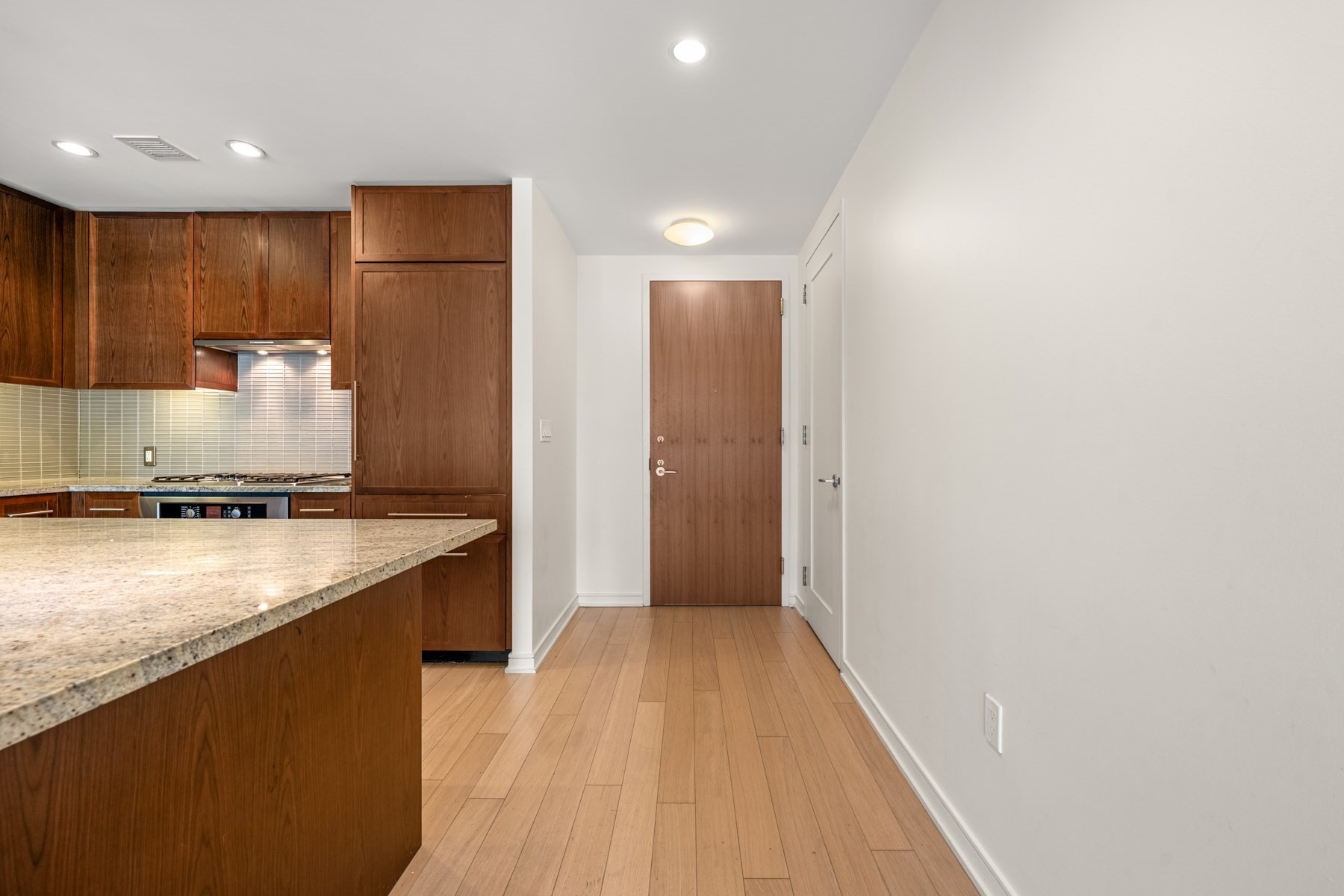 580 Washington St # 1501 Property Photo 6