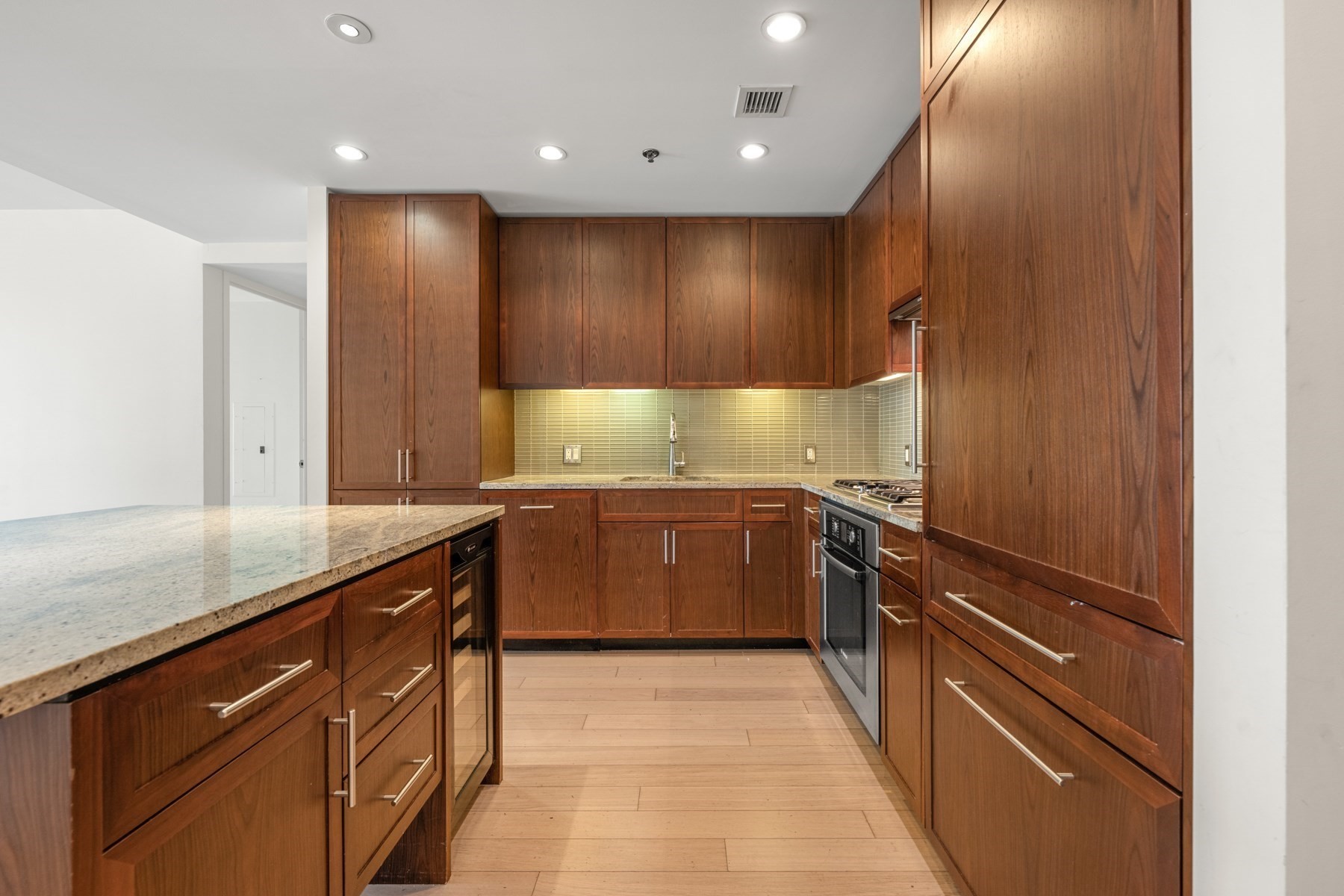580 Washington St # 1501 Property Photo 7