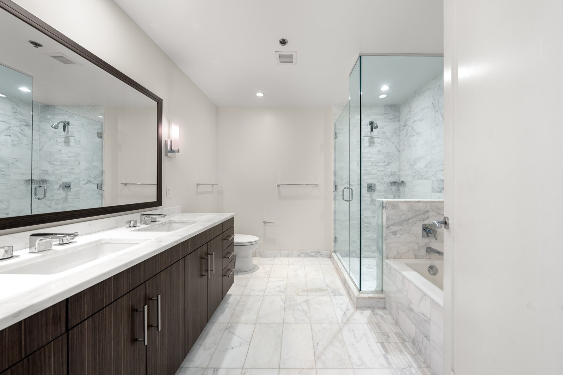 580 Washington St # 1501 Property Photo 11