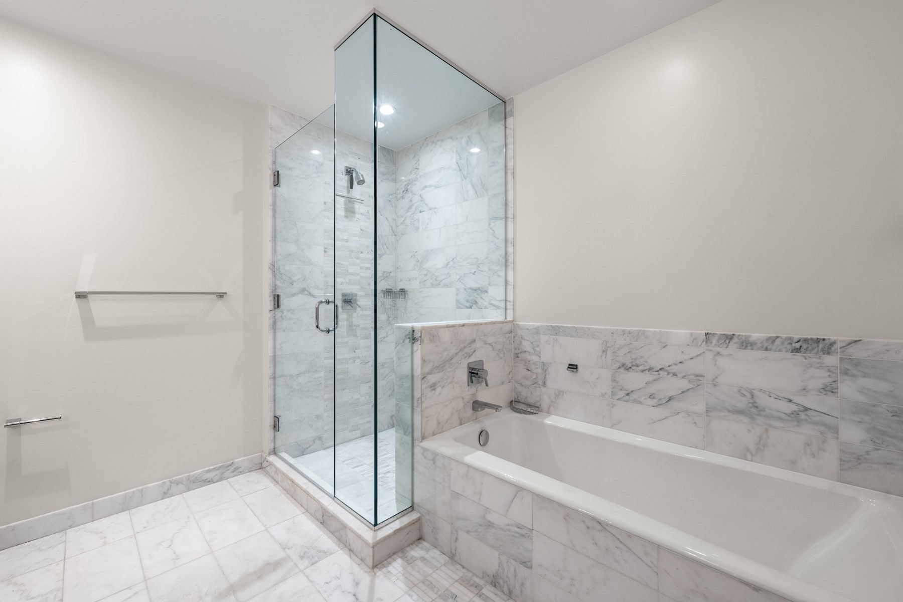 580 Washington St # 1501 Property Photo 13