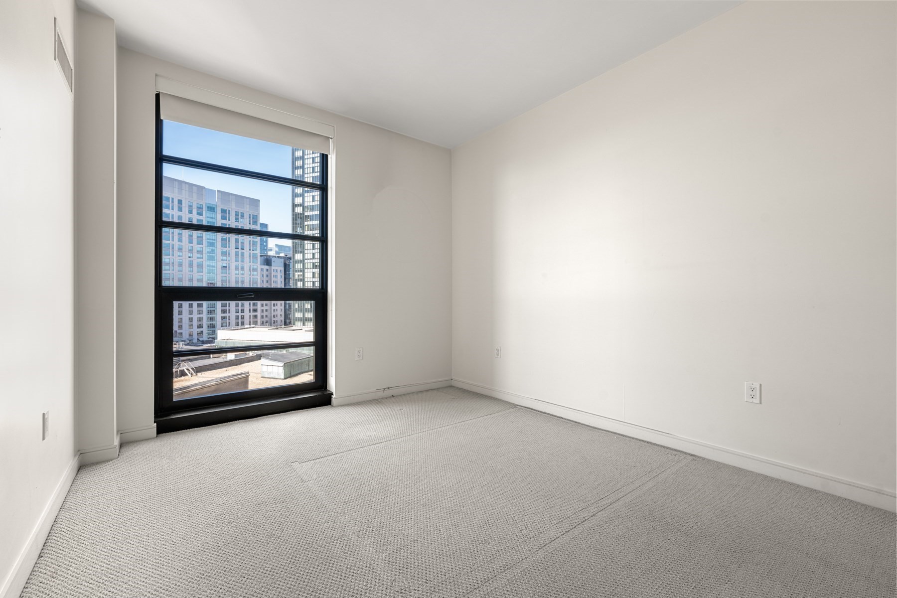 580 Washington St # 1501 Property Photo 14