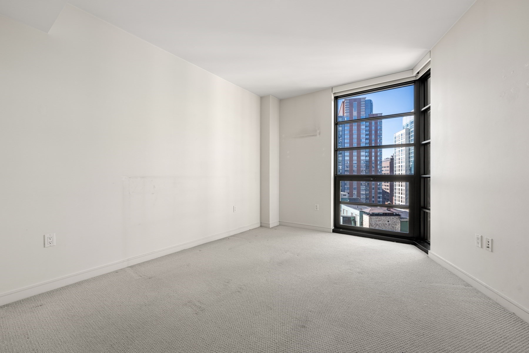 580 Washington St # 1501 Property Photo 16