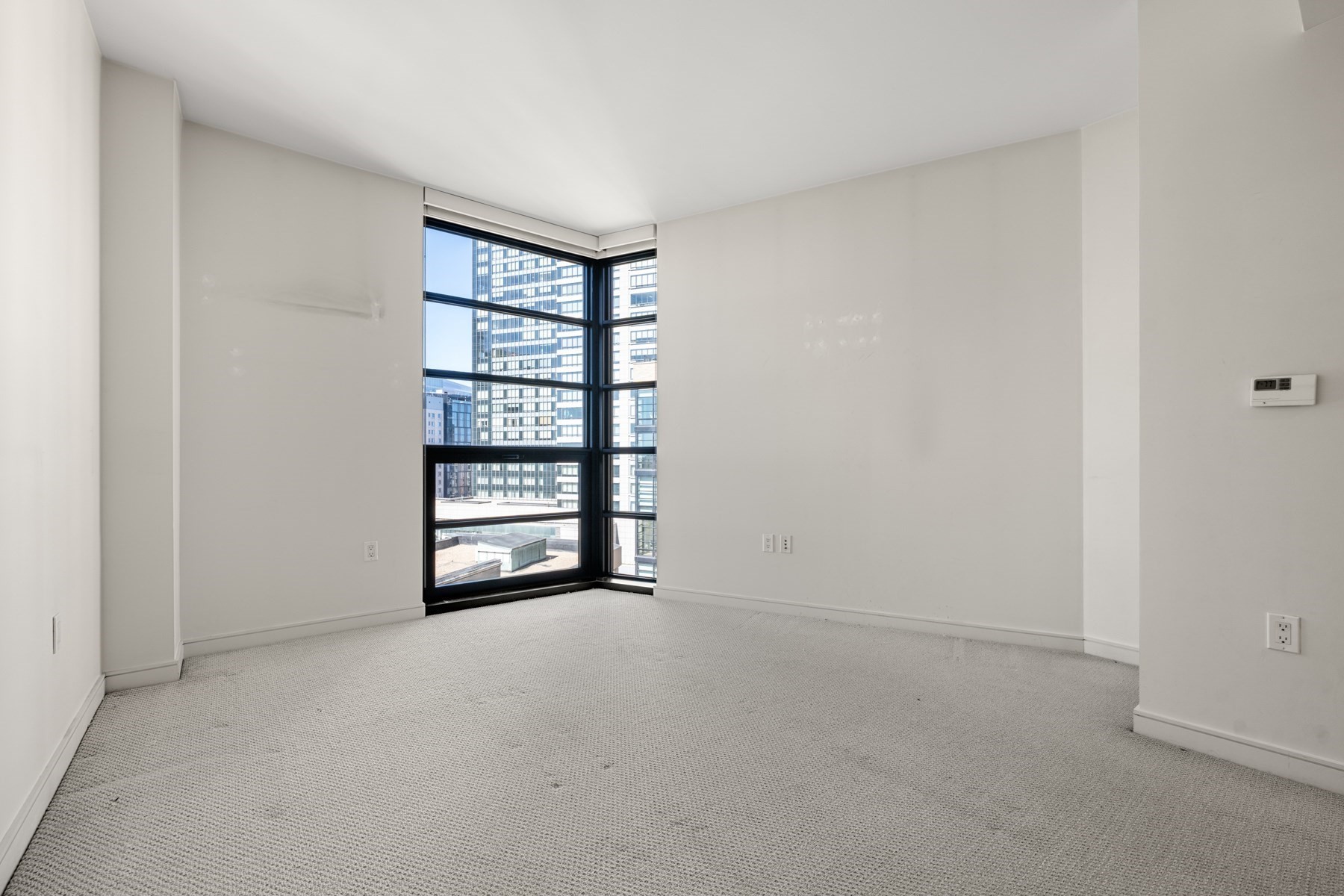 580 Washington St # 1501 Property Photo 17