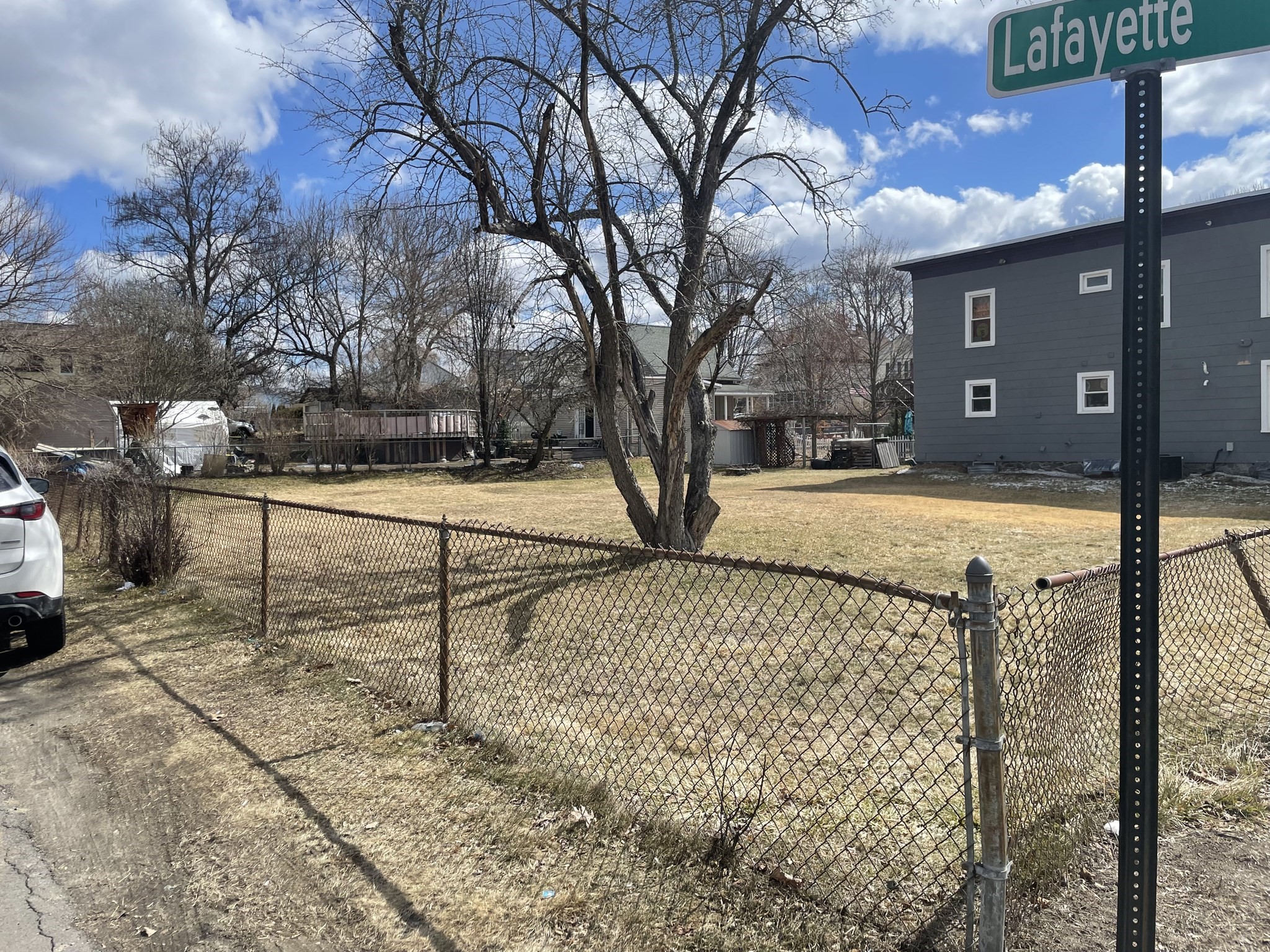 87 Lafayette St Property Photo 3