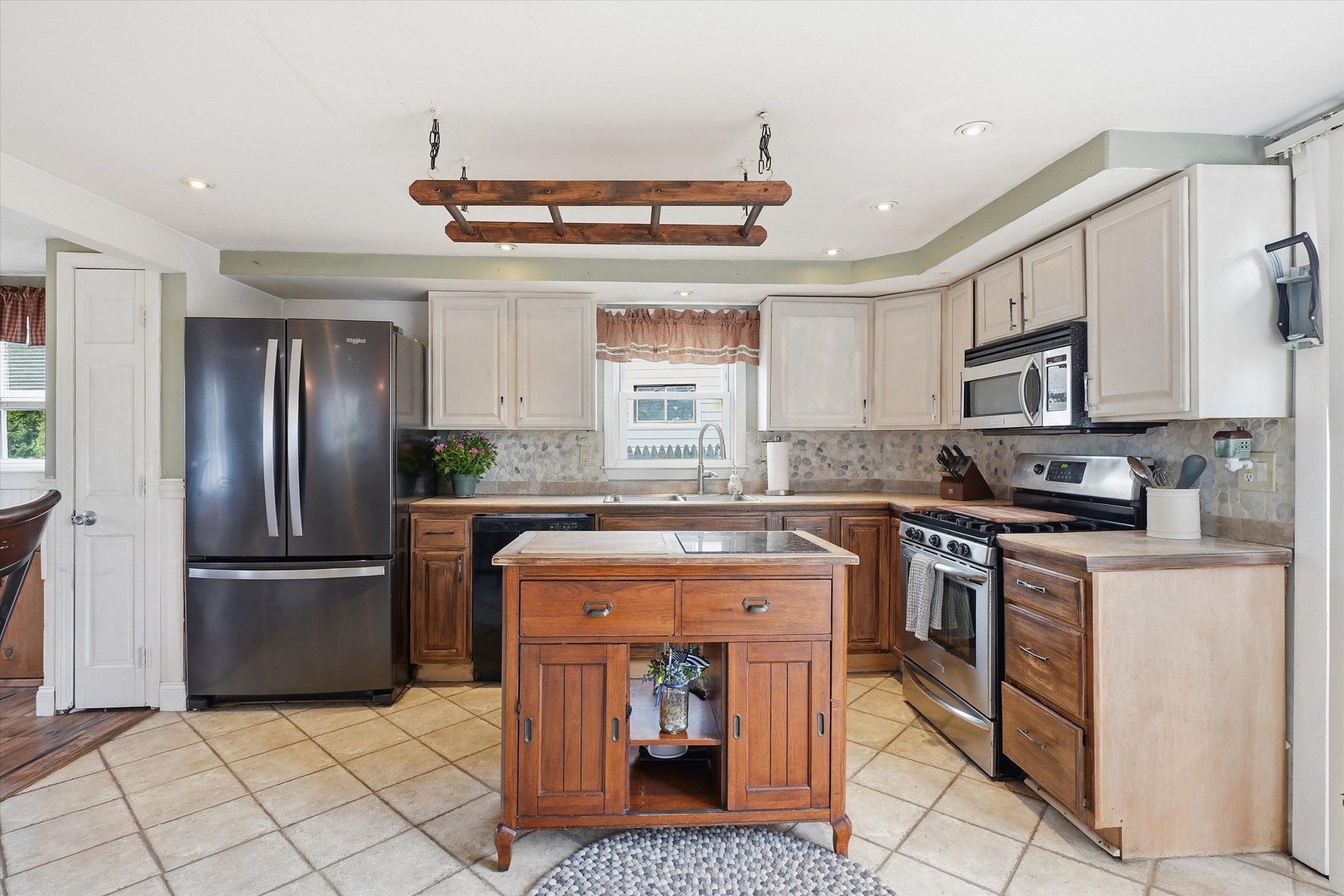 9 Saunders Road Property Photo 11