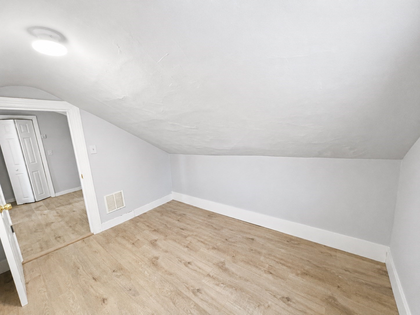 9 Winthrop Property Photo 12