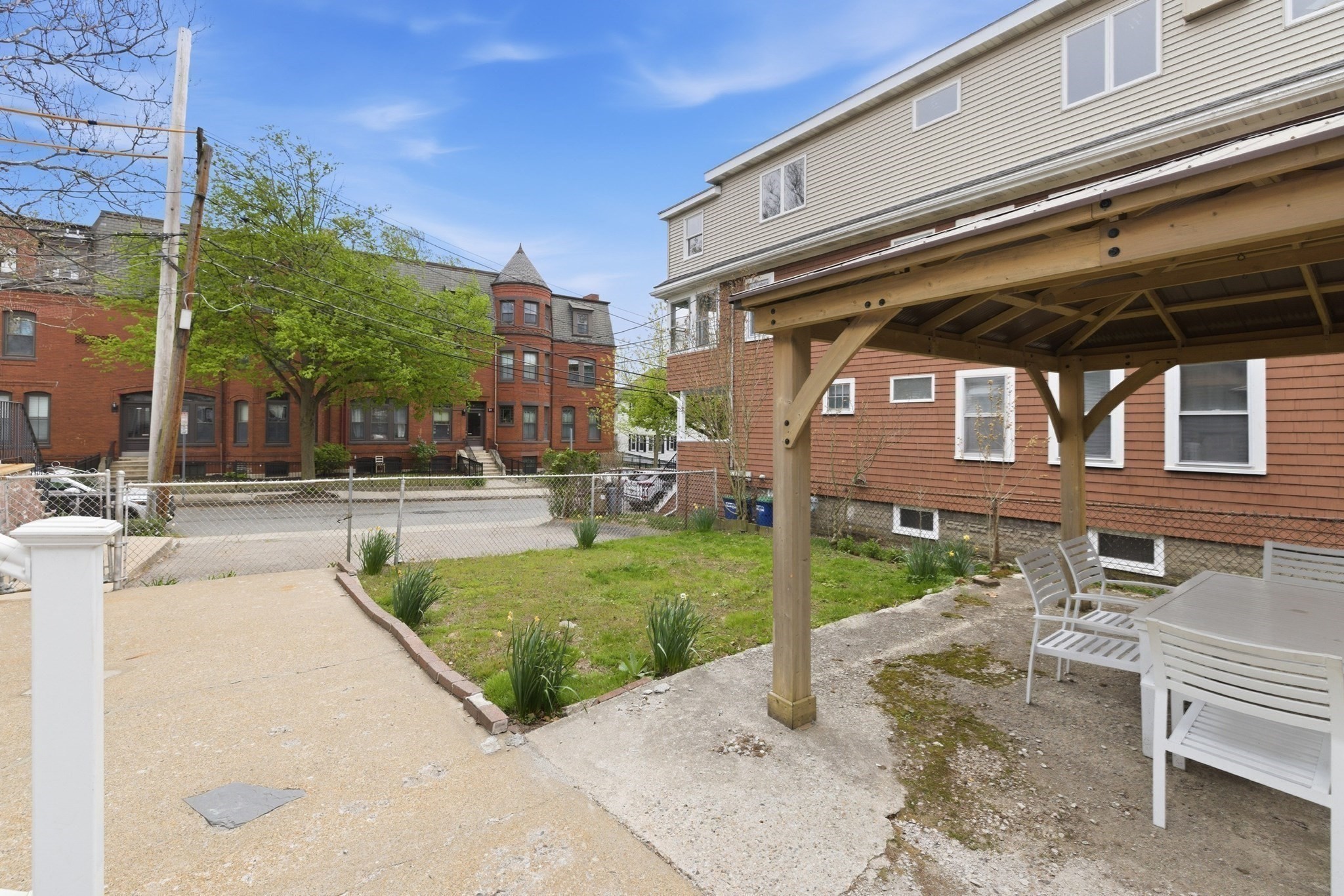 126 Summer St Property Photo 1