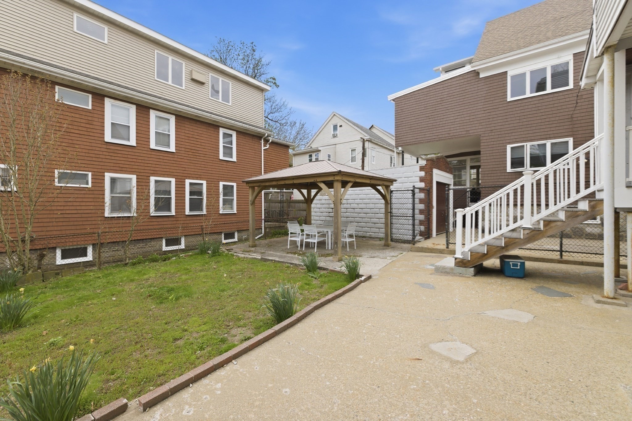 126 Summer St Property Photo 2