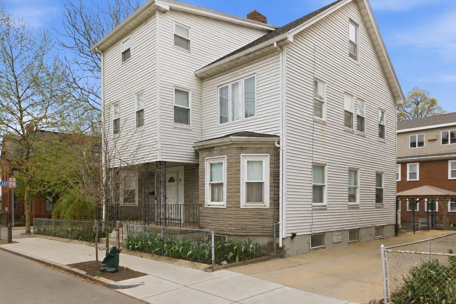 126 Summer St Property Photo 4
