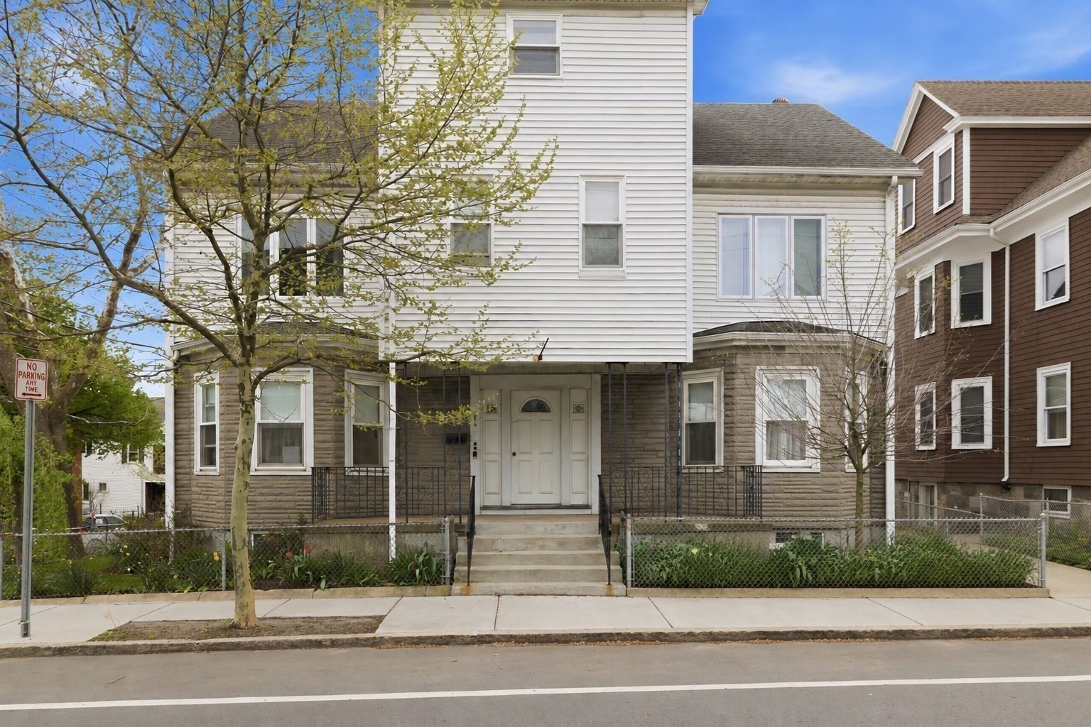 126 Summer St Property Photo 5
