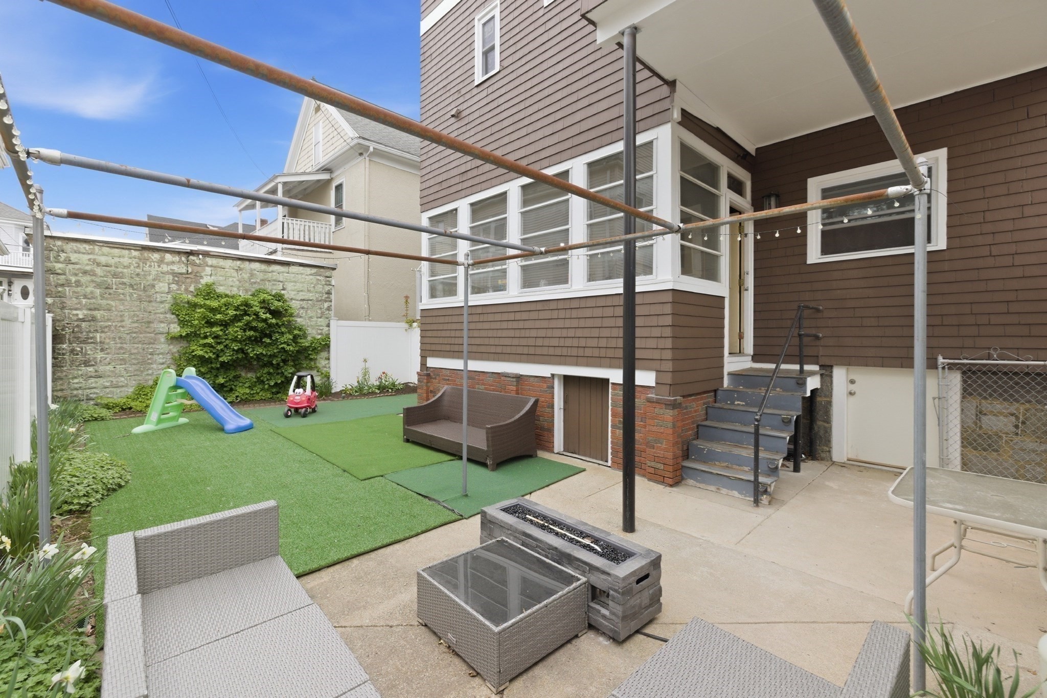 130 Summer St Property Photo 5