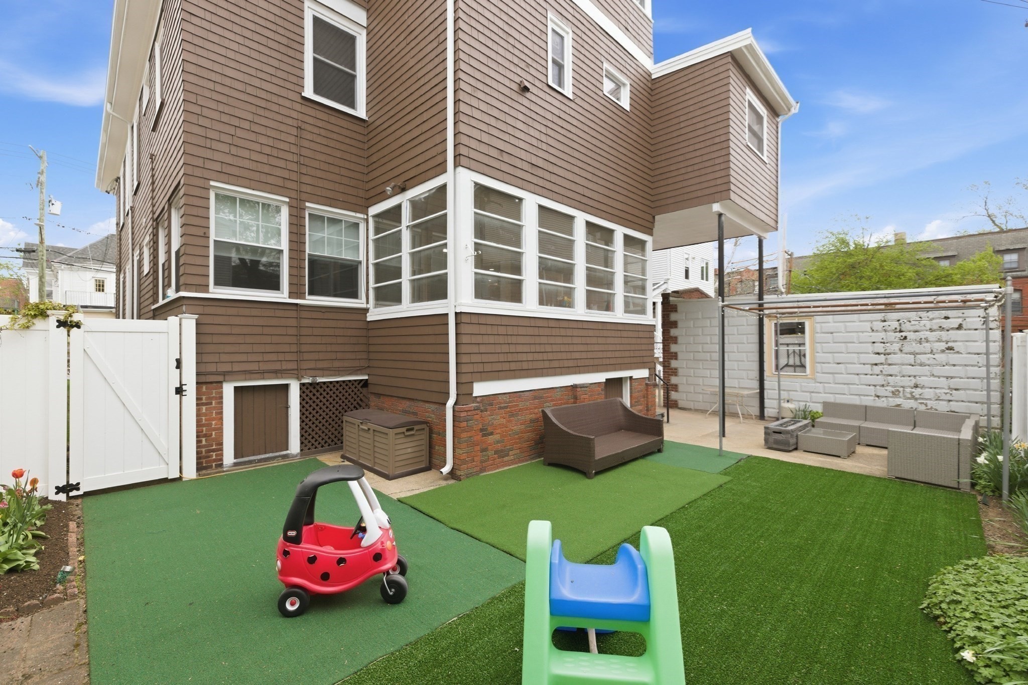 130 Summer St Property Photo 6