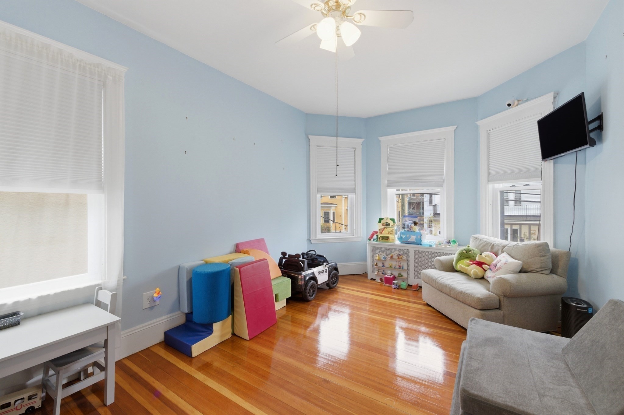 130 Summer St Property Photo 9