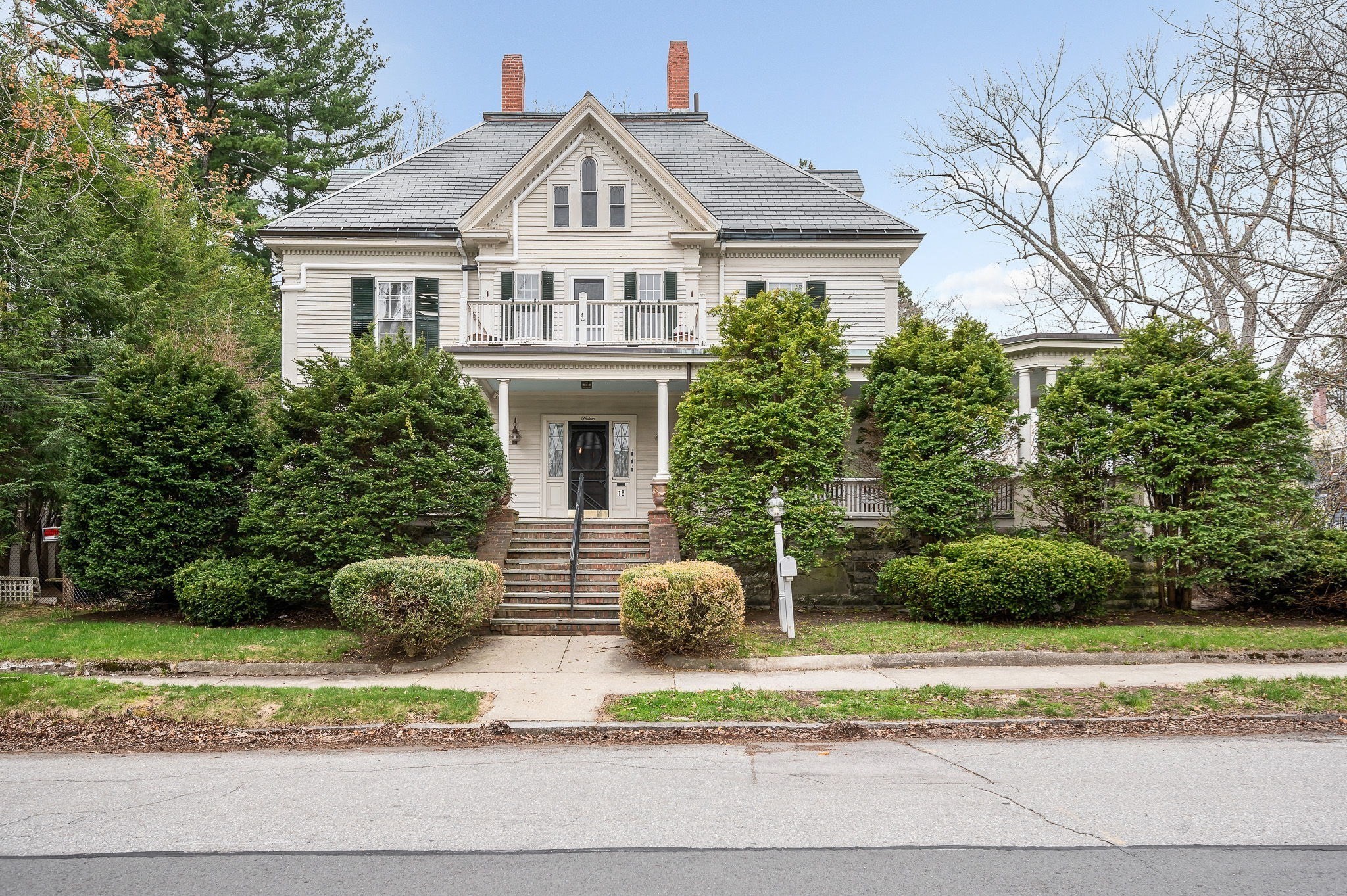 16 Quincy St Property Photo 1