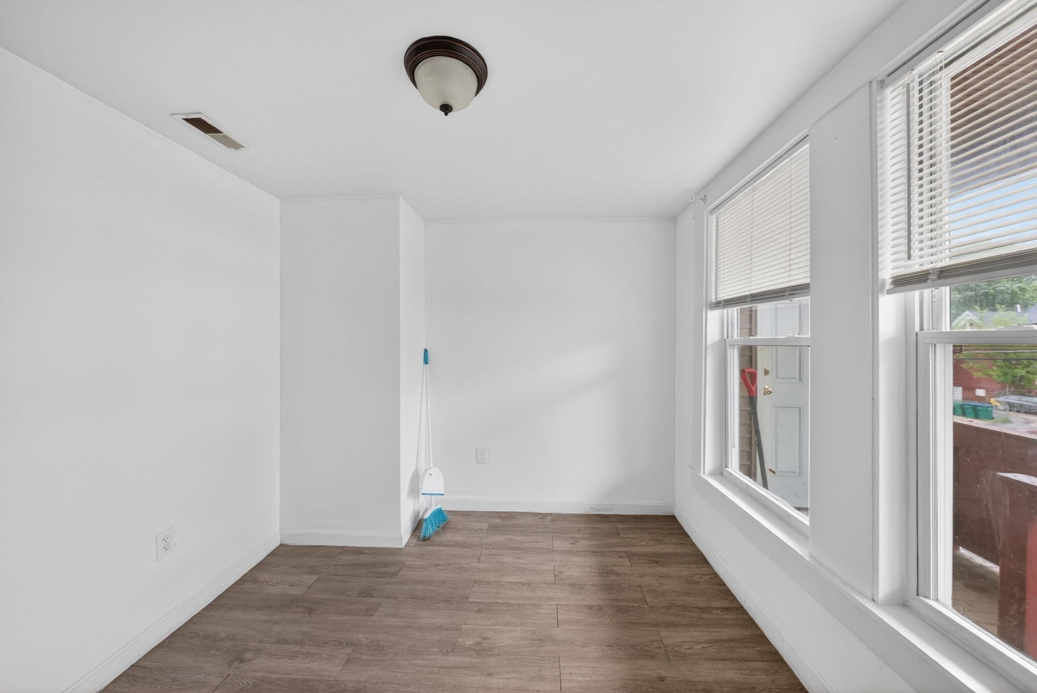 70 Myrtle Ave Property Photo 22