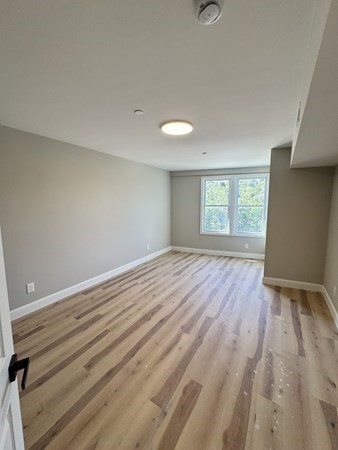 605 Millbury St Property Photo 6