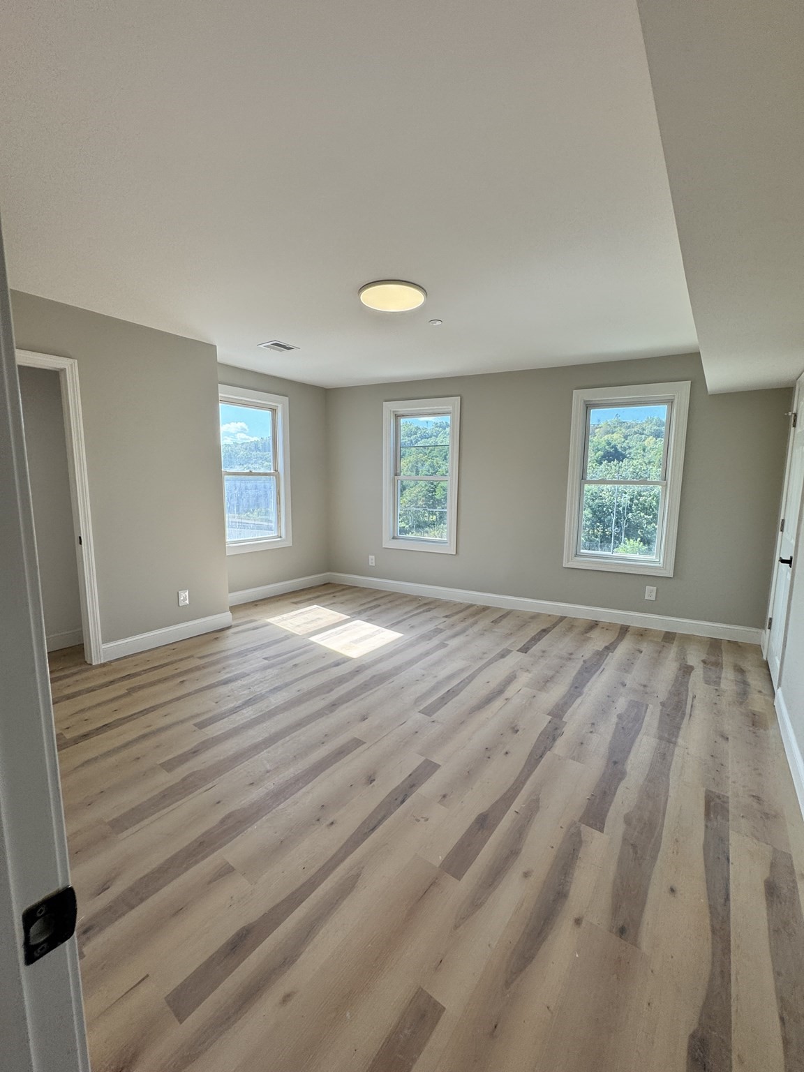 605 Millbury St Property Photo 17