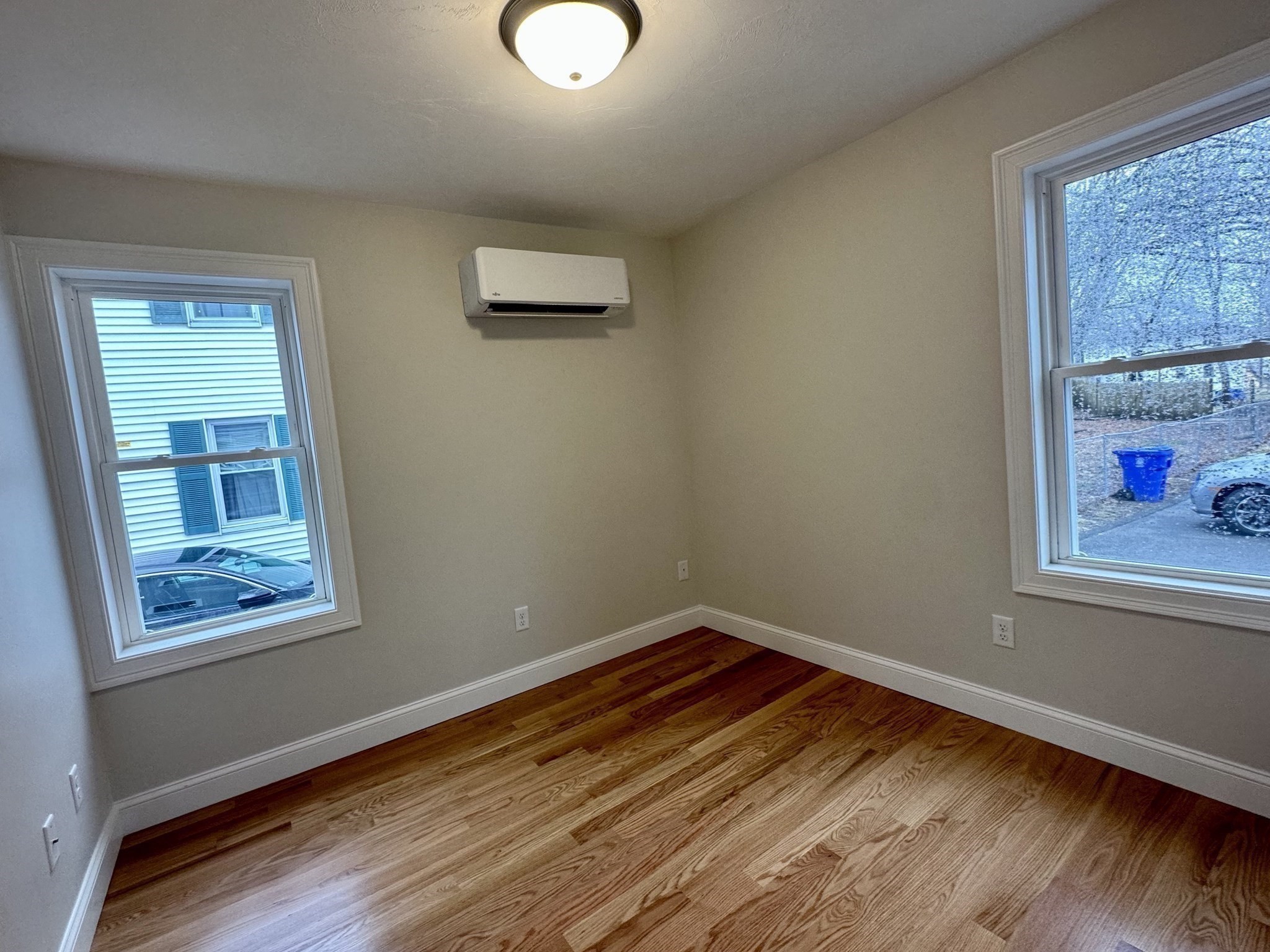 415 Danforth # 1 Property Photo 3
