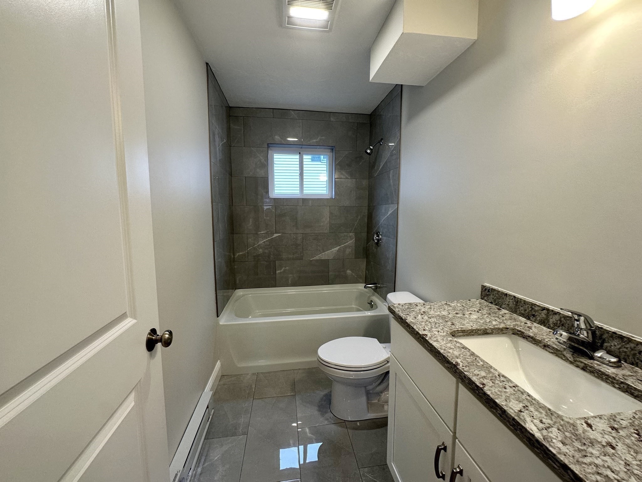 415 Danforth # 1 Property Photo 4