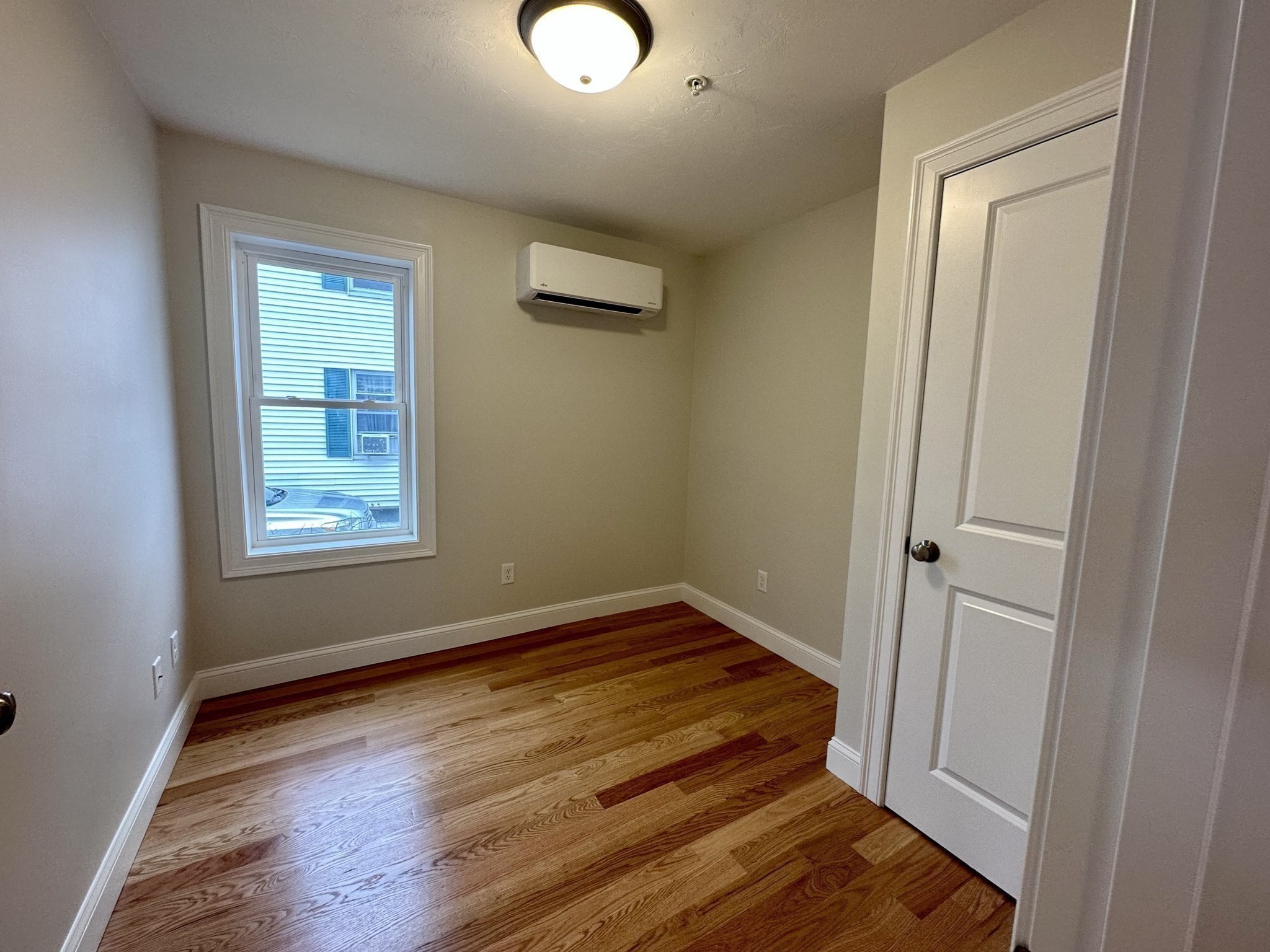 415 Danforth # 1 Property Photo 6