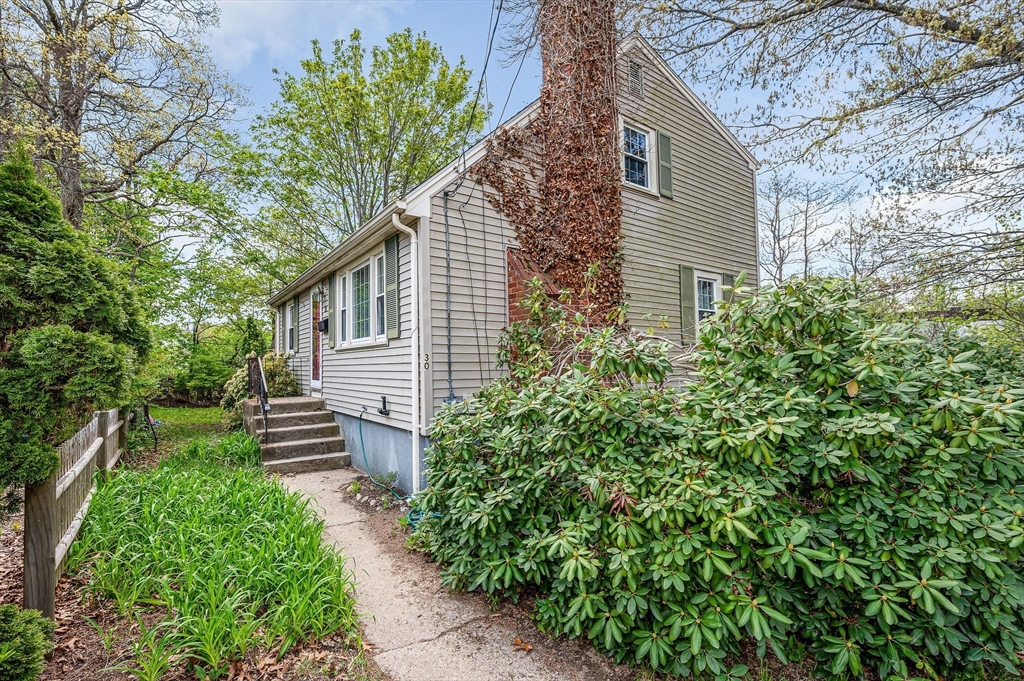 30 Whitcomb Terrace Property Photo 3