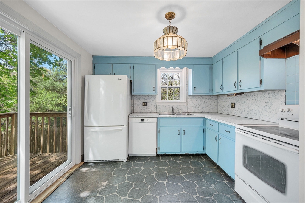 30 Whitcomb Terrace Property Photo 8