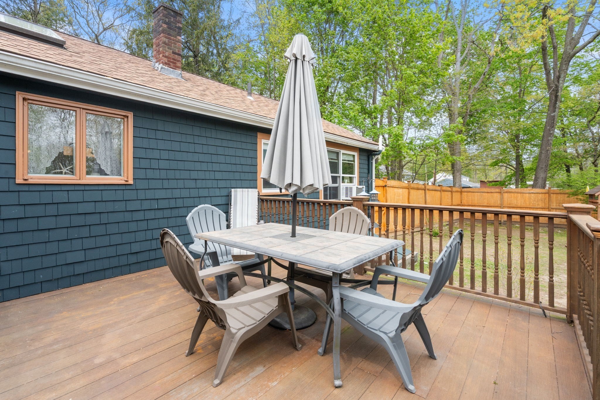 139 Grove St Property Photo 14