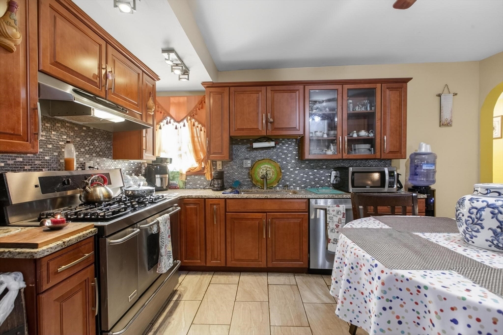 377 Union St Property Photo 5