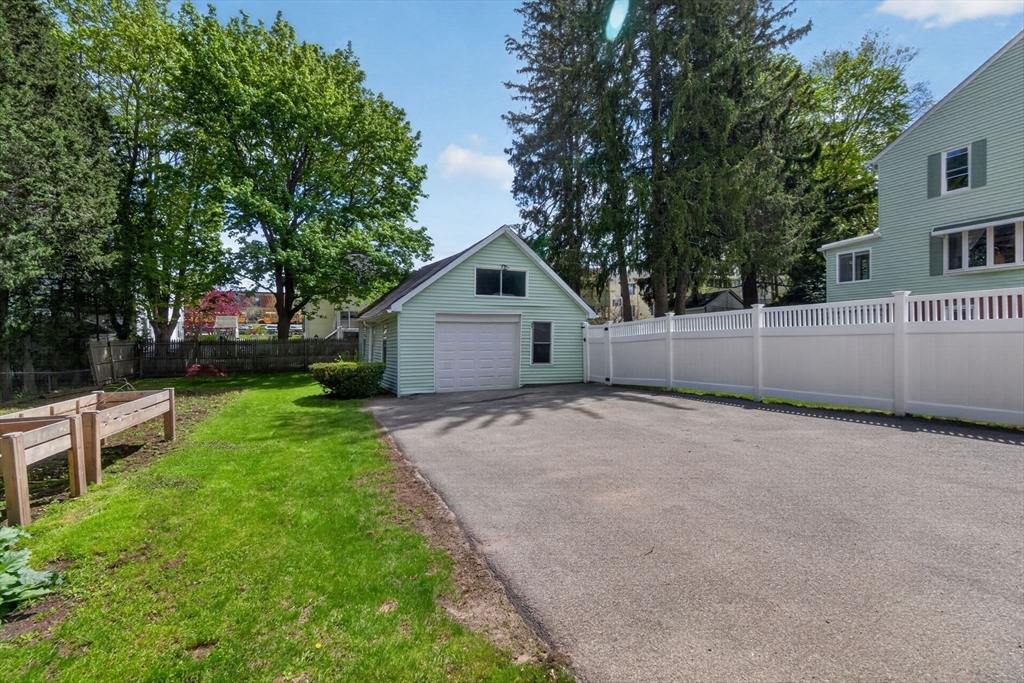7 East Greenwood St Property Photo 9