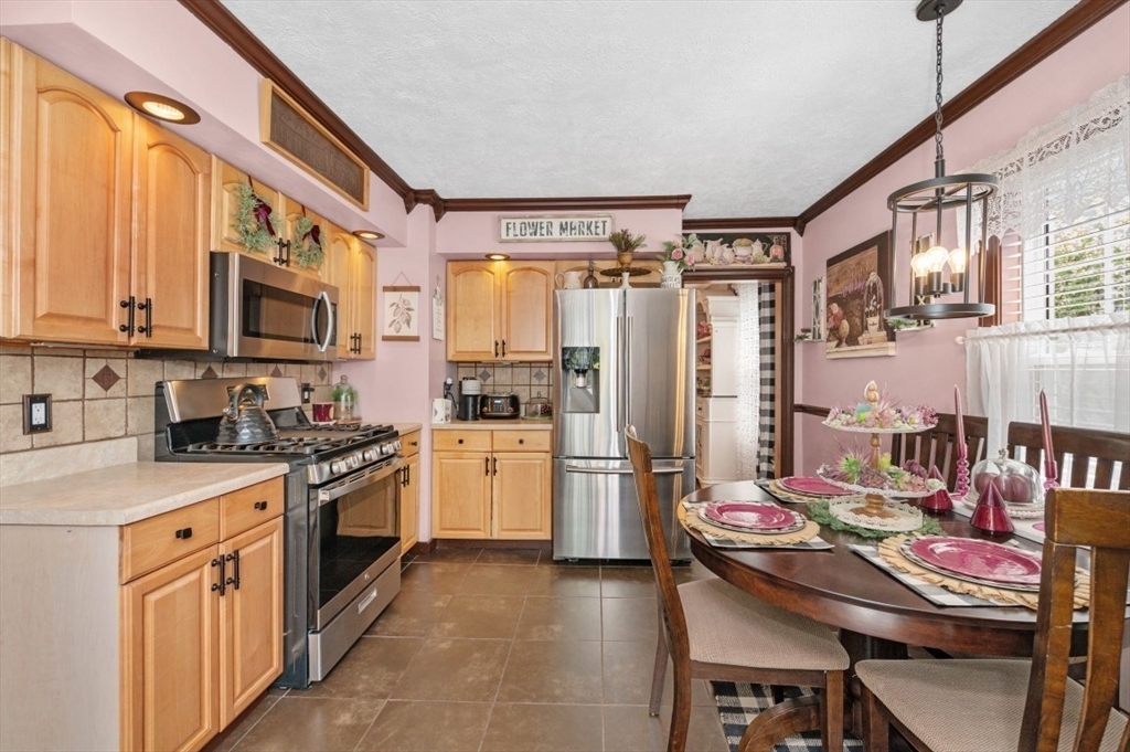 24 Sylvia Street Property Photo 9