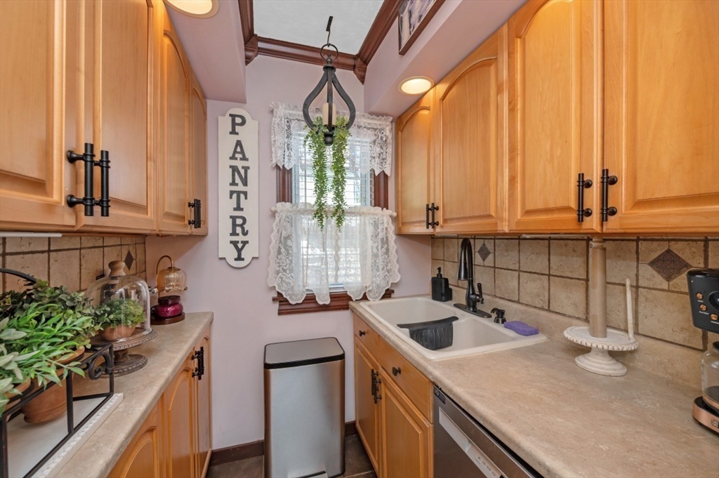 24 Sylvia Street Property Photo 10