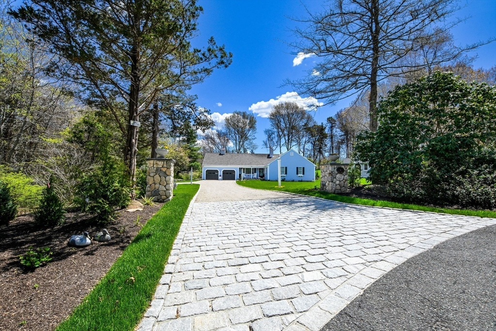 9 Coach Ln Property Photo 1
