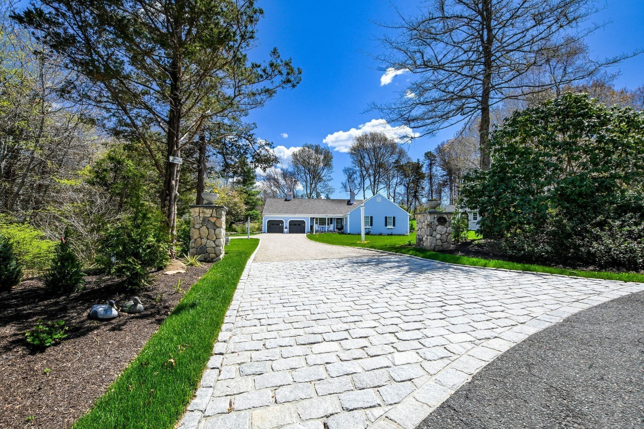 9 Coach Ln Property Photo 1