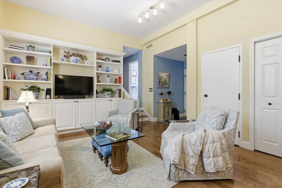 65 Glen Rd # H1 Property Photo 6