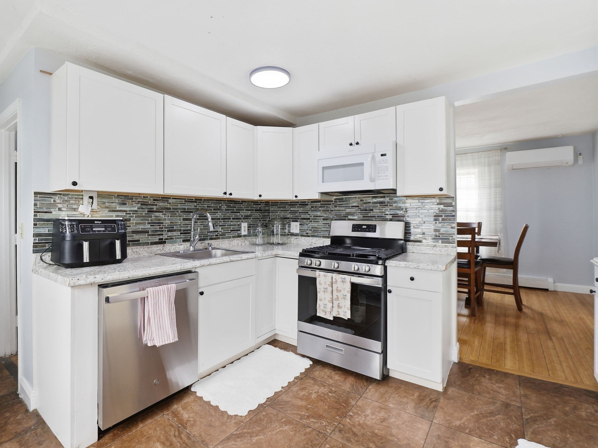 85 Purchase St Property Photo 6