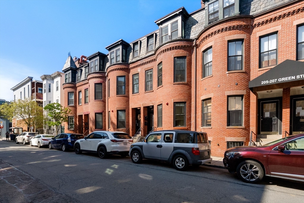 209 Green St Property Photo 1